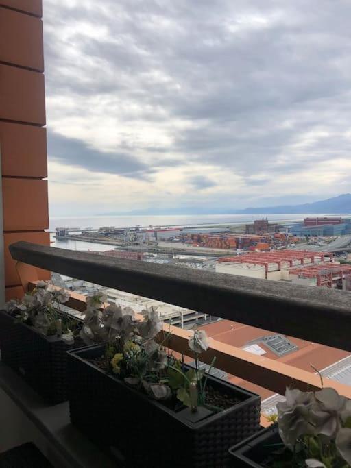 Attico Nelle Torri Di Fiumara Génova Exterior foto